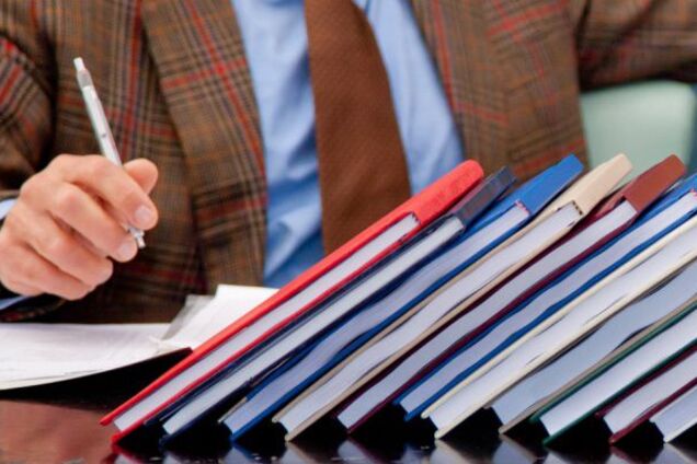 У Петра Ющенко со скандалом отобрали докторскую степень