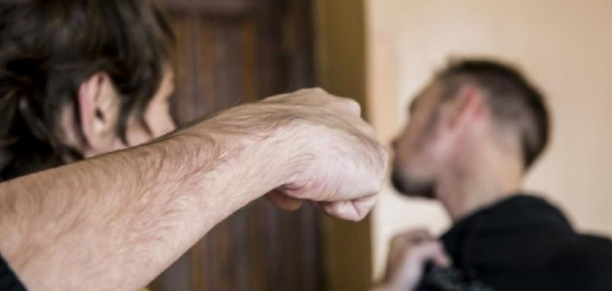 У Кривому Розі чоловікові вибили око через конфлікт в тролейбусі