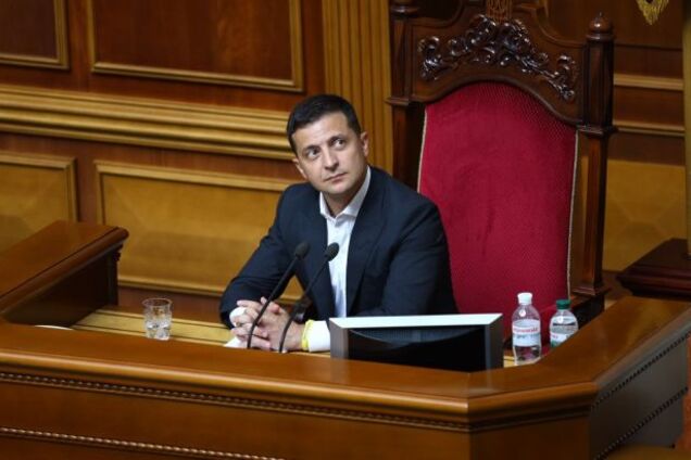 Зеленский срочно созвал внеочередное заседание Рады: всплыла причина