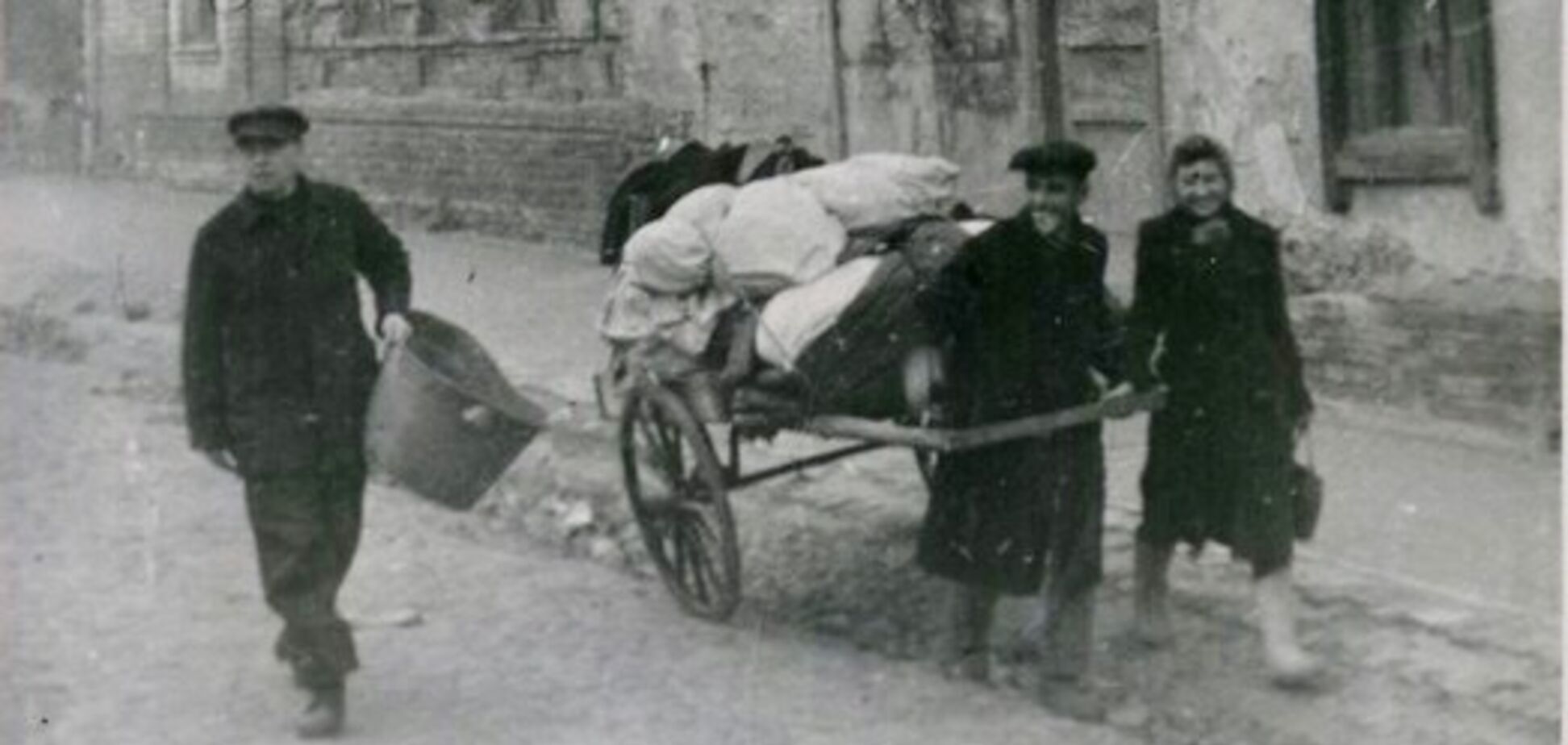 Возвращение людей в Киев после немецкой оккупации