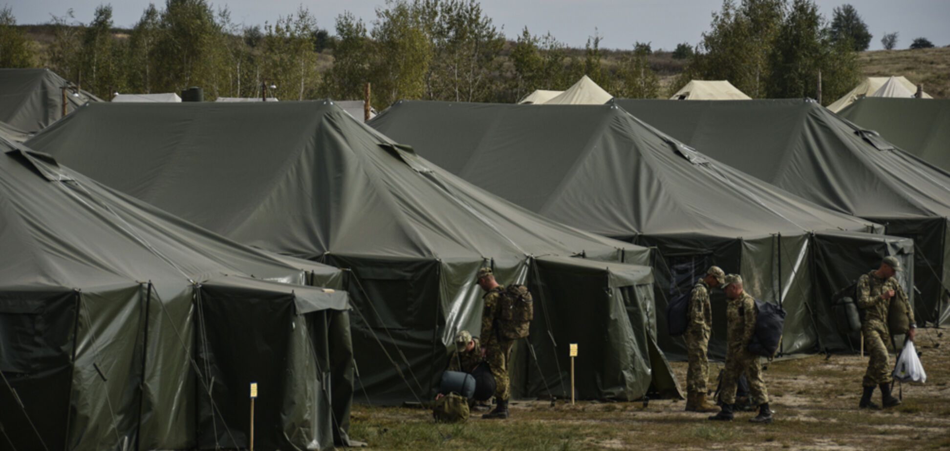 На полігоні на Чернігівщині загорілися намети: постраждали троє військових