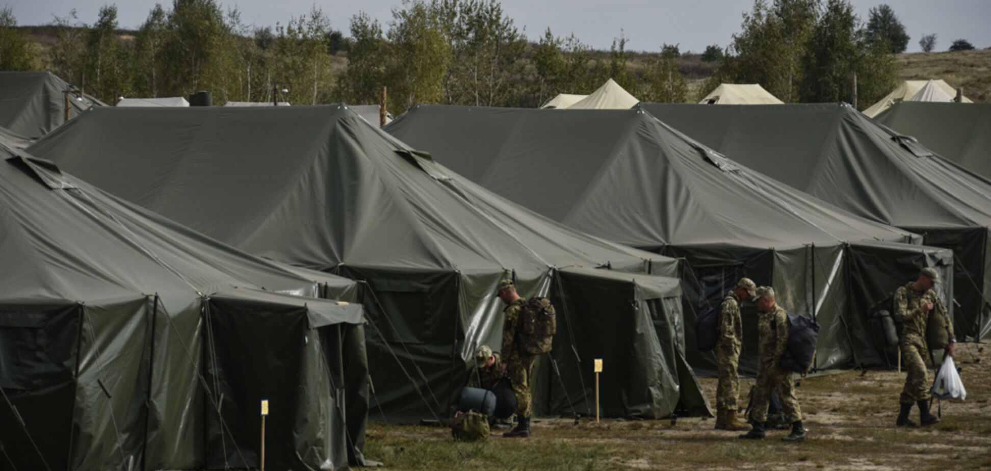 На полігоні на Чернігівщині загорілися намети: постраждали троє військових