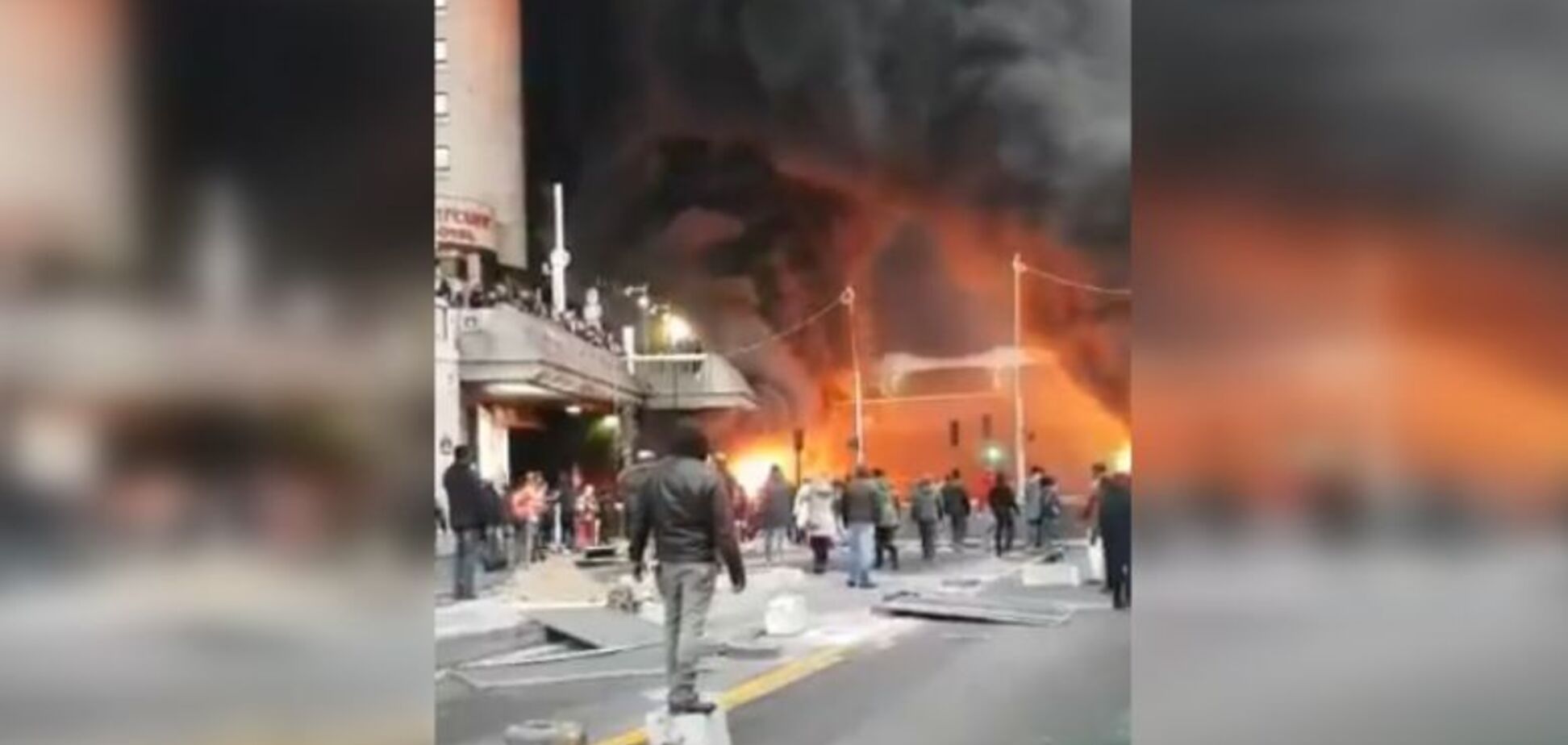 В Париже возле Лионского вокзала вспыхнул масштабный пожар. Видео