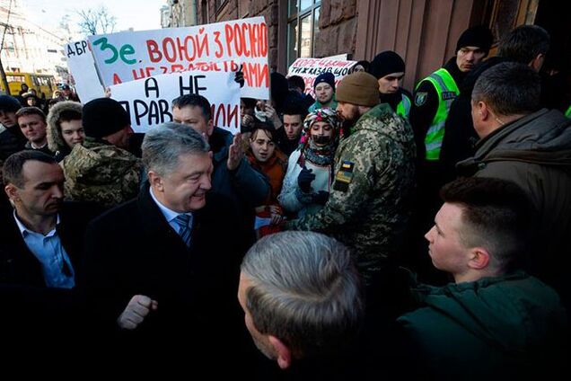 Адвокати Порошенка заявили про продовження політичного тиску ДБР
