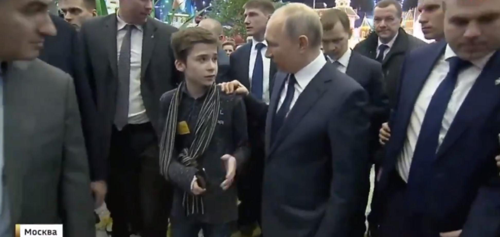 Путина разгромили за пиар на ребенке из детдома. Видео