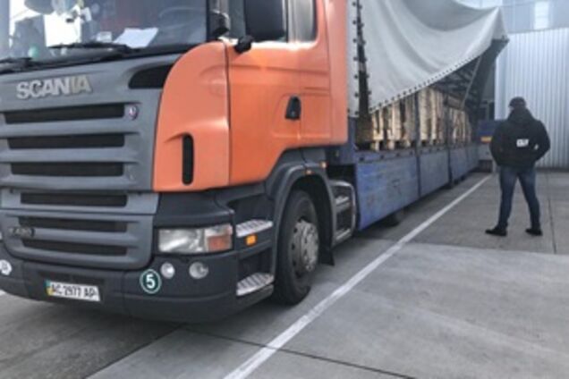 Раскрыт канал контрабанды сырья из ценных пород деревьев в ЕС