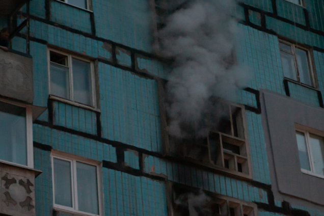 У Дніпрі горів дев'ятиповерховий будинок: пожежникам вдалося врятувати 5 чоловік. Відео