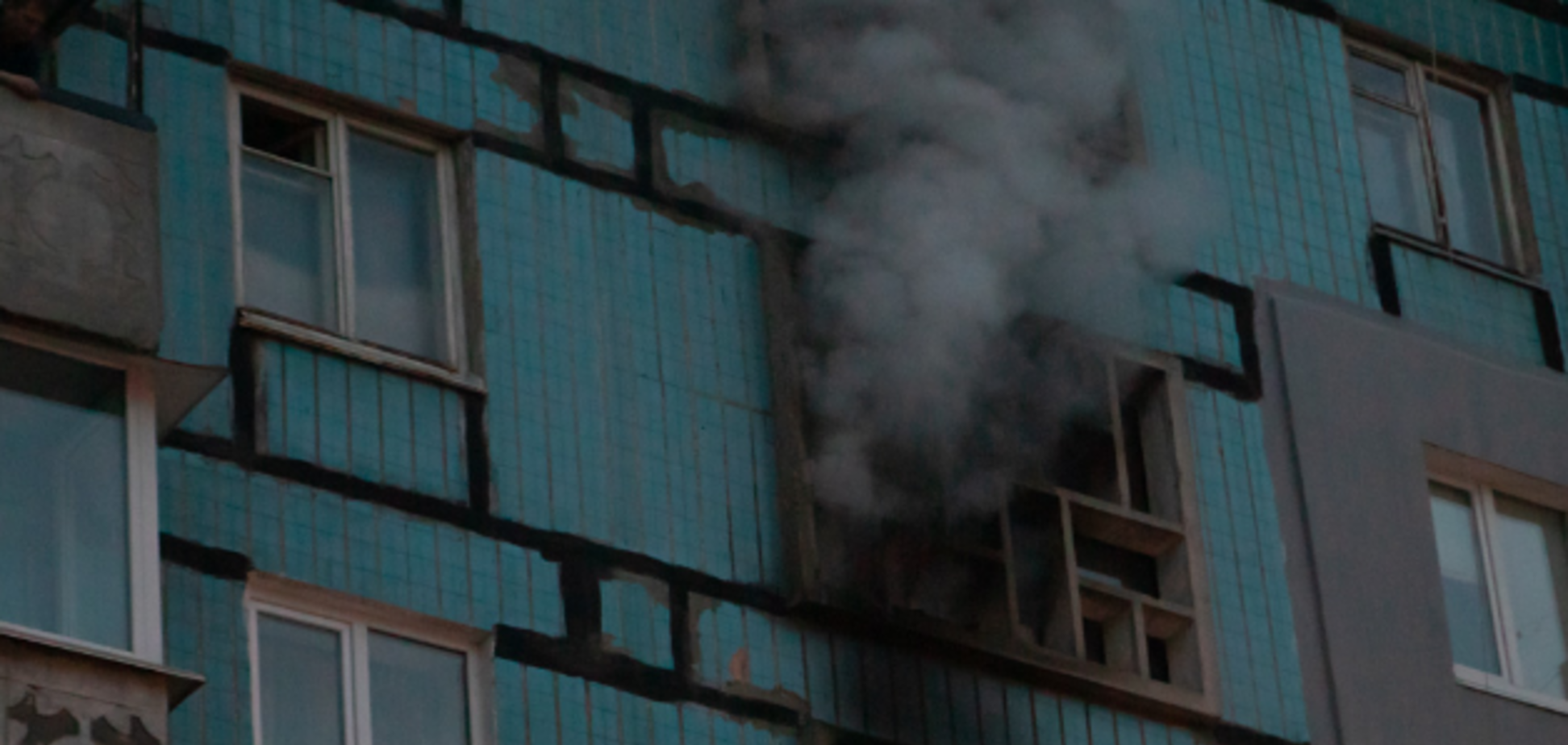 В Днепре горел девятиэтажный дом: пожарным удалось спасти 5 человек. Видео