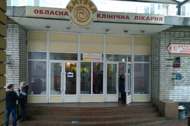 В Днепре собирают помощь для мальчика, которому взрывом оторвало руку