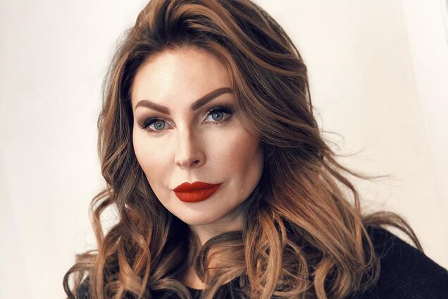 39-летняя Бочкарева прикрыла голое тело простыней: горячее фото