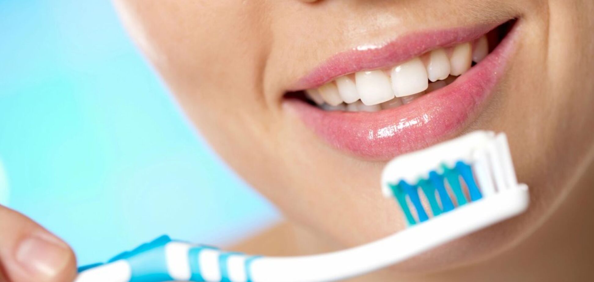 Как правильно чистить зубы: эксперты указали на ошибки, которые делают все