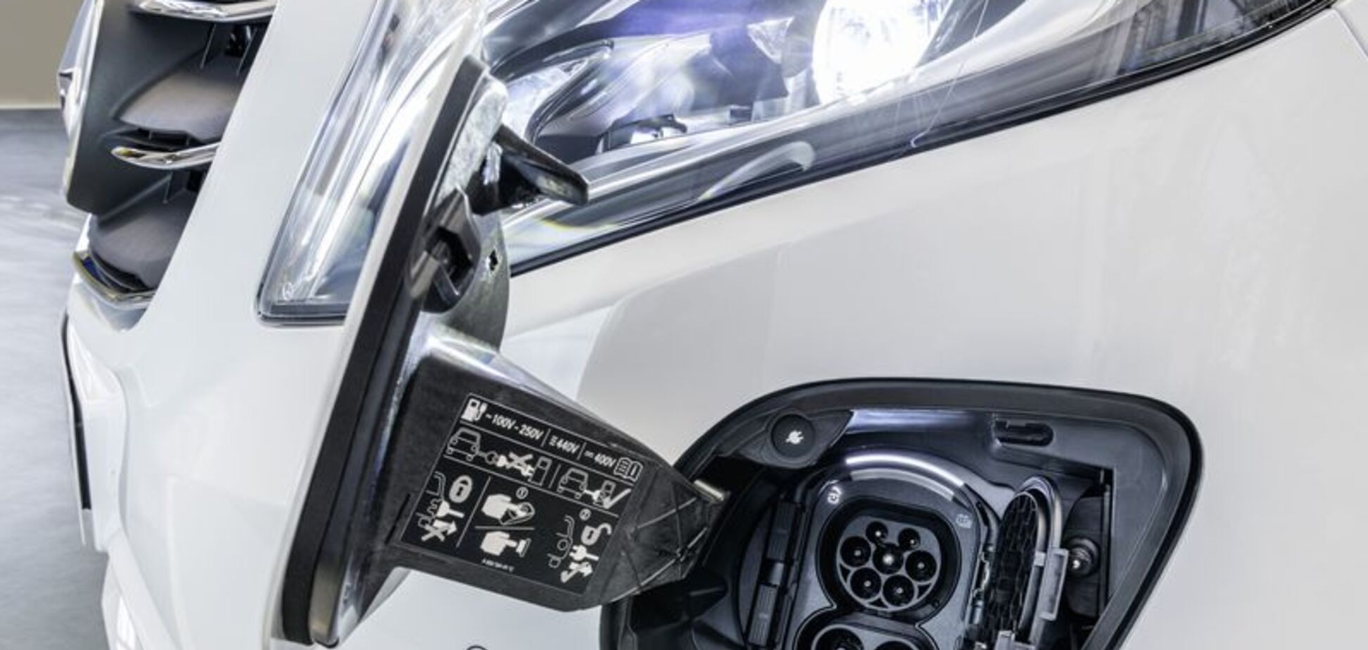 Mercedes-Benz рассекретила свой новый электромобиль eVito