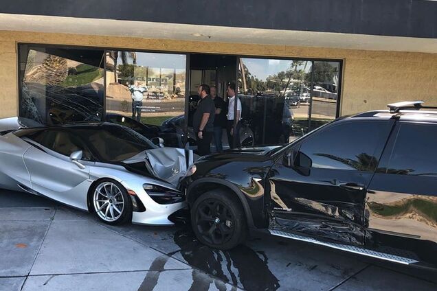 BMW X5 протаранил два новых авто за $350 000 в автосалоне