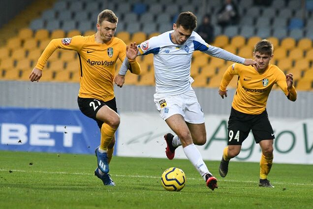 'Динамо' у важкому матчі вийшло в півфінал Кубка України