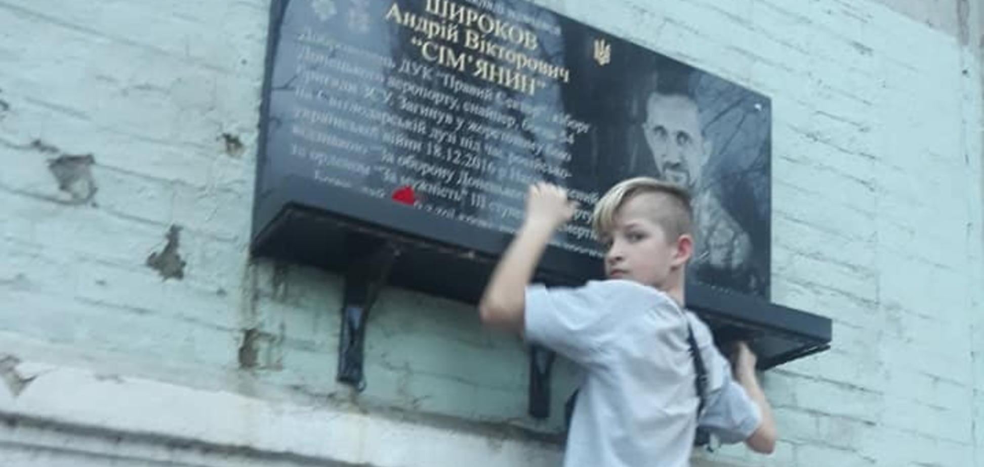 Трогательное фото детей погибшего защитника Украины поразило сеть
