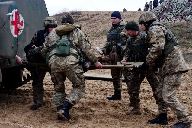 У Дніпрі рятують сімох тяжкопоранених бійців із зони ООС