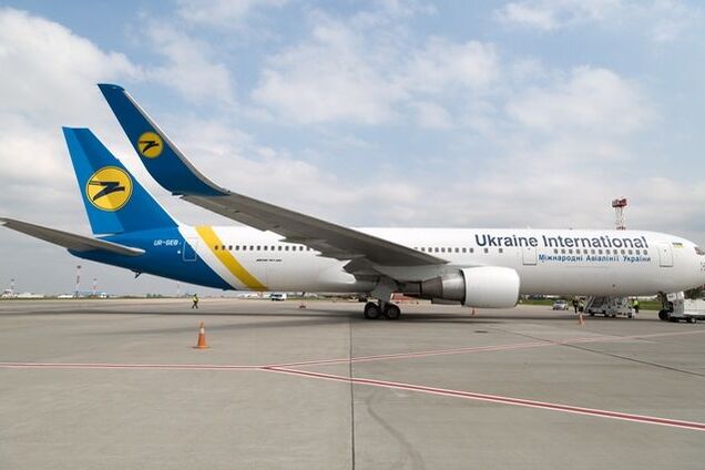 Карантин в Украине: МАУ полностью закрывает пассажирское авиасообщение