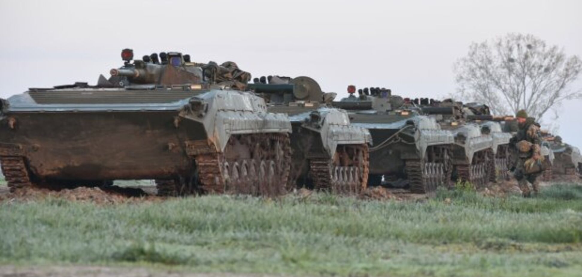 Найманців Путіна привели в бойову готовність на Донбасі: стягнули танки