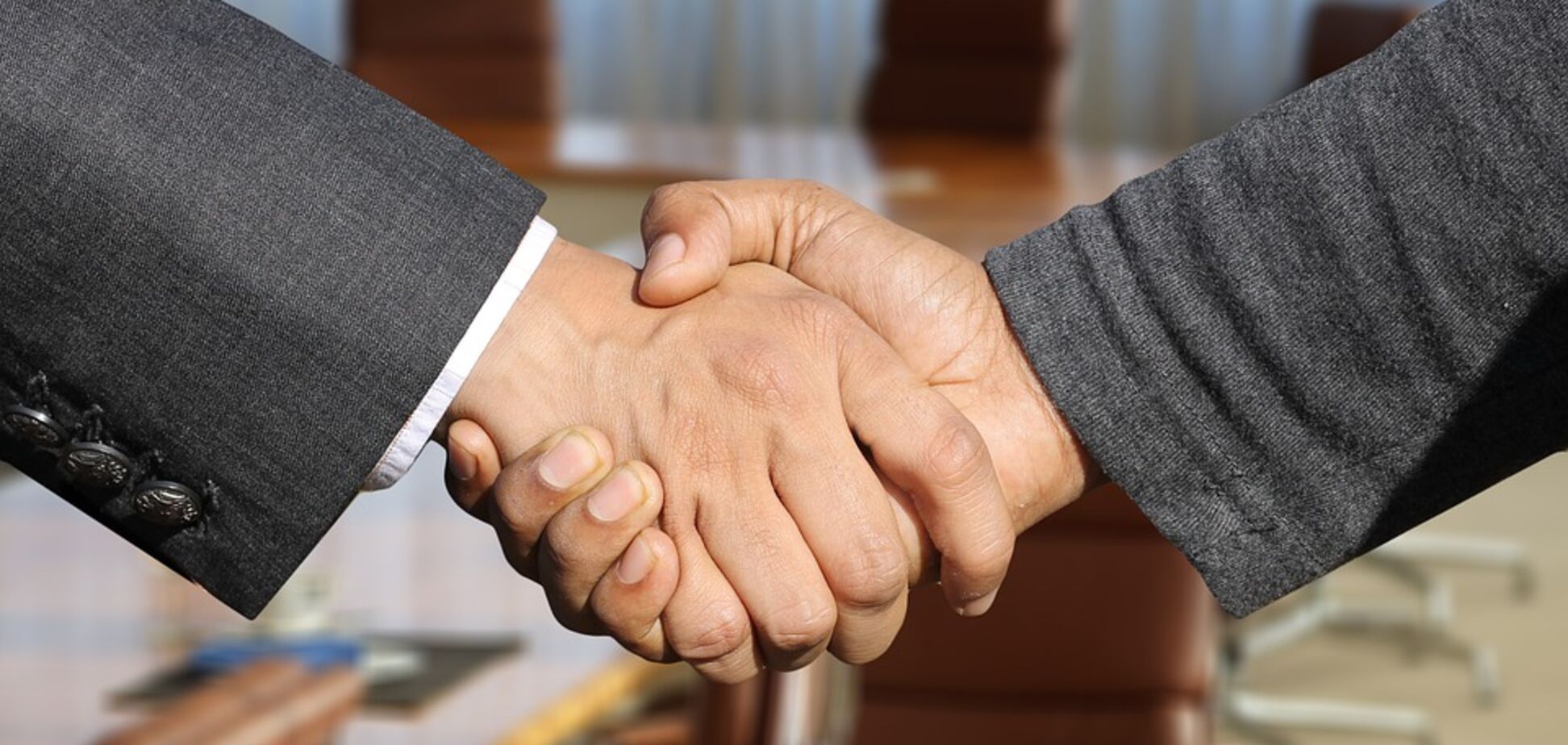 Как здороваться, чтобы не заразиться коронавирусом: опубликована инфографика