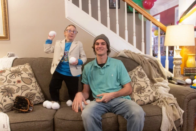 76-сантиметровый мужчина отпраздновал 28-летие: как он выглядит