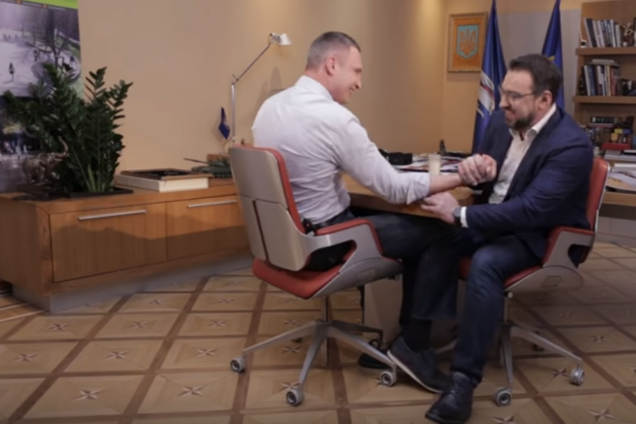 Орест Сохар переміг Віталія Кличка в армреслінгу