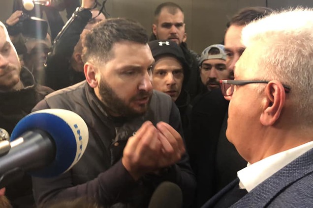 Сивохо сбили с ног, а примирение закончилось дракой с 'Азовом': как прошла презентация 'мирного плана'