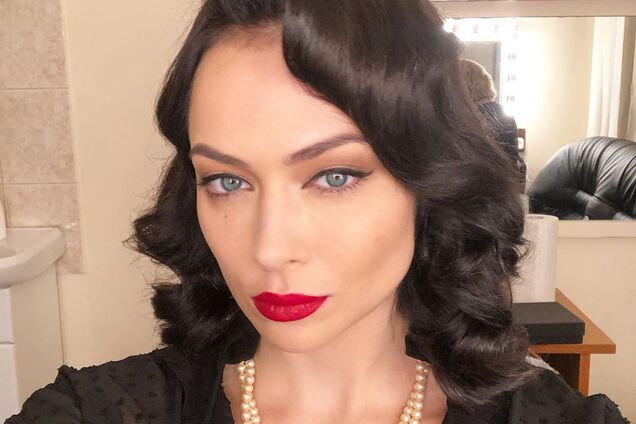 Напівгола Самбурська показала фігуру в білизні: відверте фото