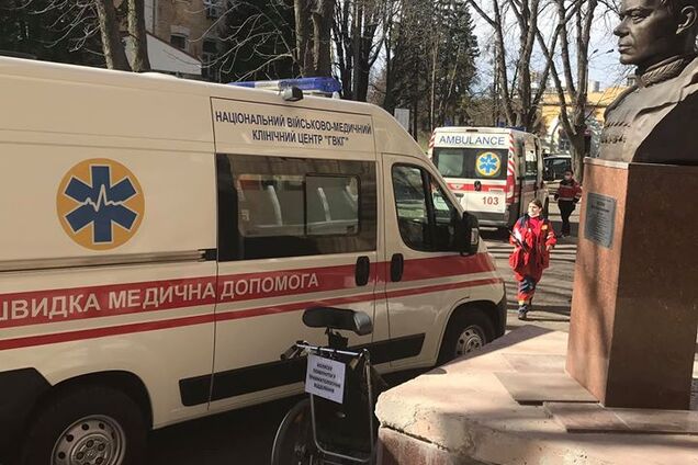 В Киев прибыл борт с ранеными с Донбасса: нужна помощь