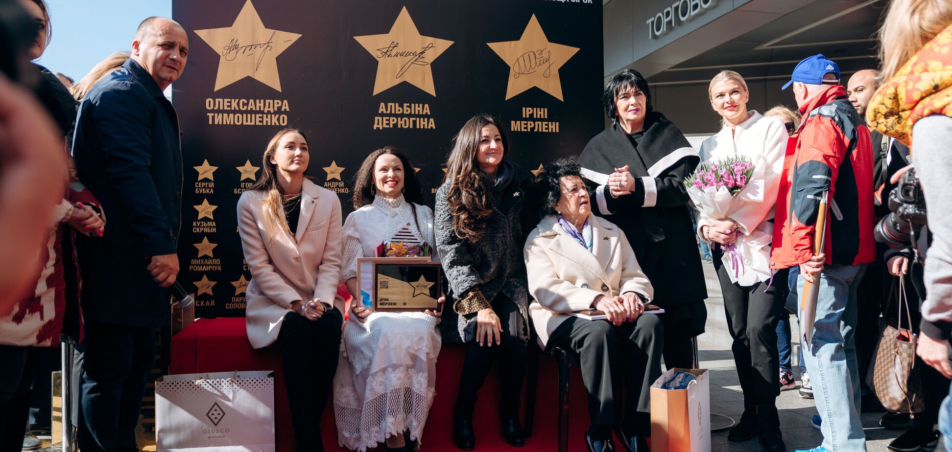 У Києві на 'Площі зірок' з'явилися імена Дерюгіної, Мерлені та Тимошенко