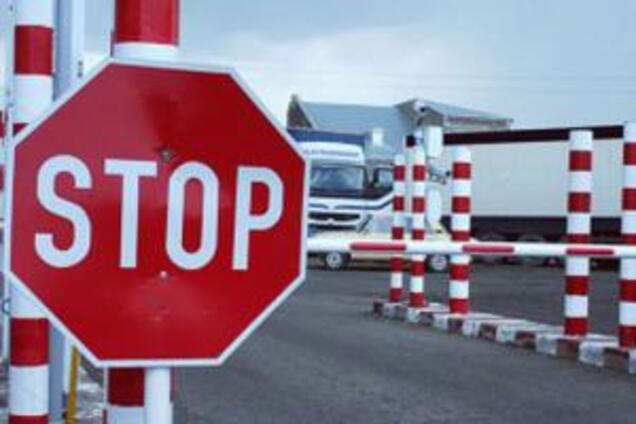 Украина закроет КПП на границе из-за коронавируса: появился список и разъяснение