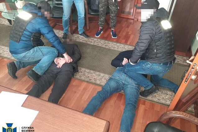 Чиновники Минюста погорели на миллионной взятке