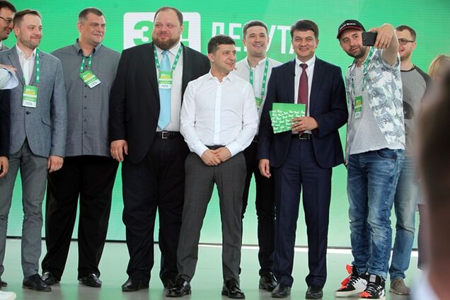 "Прощупывают" кандидатов: стало известно, как у Зеленского готовятся к новым выборам