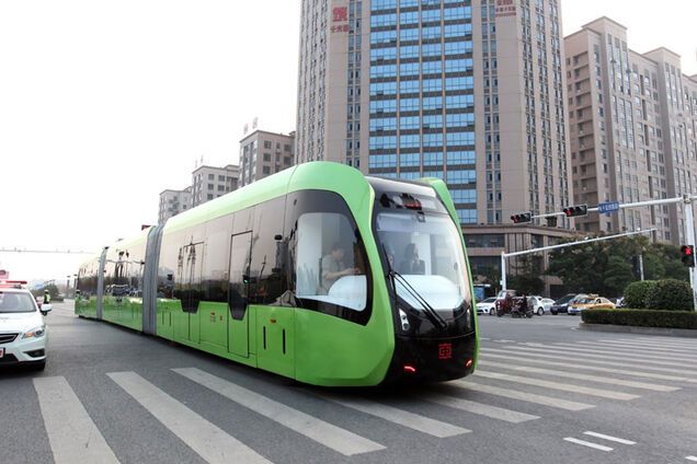 Крупнейшие города мира проведут испытания безрельсового трамвая на солнечных панелях