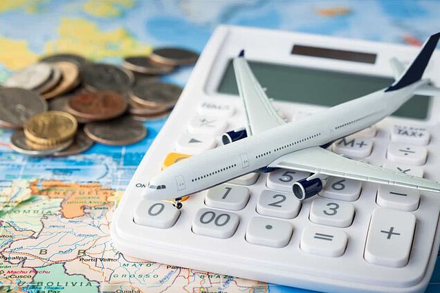 Украинцы уже застряли за границей: билетов нет, посольство разводит руками