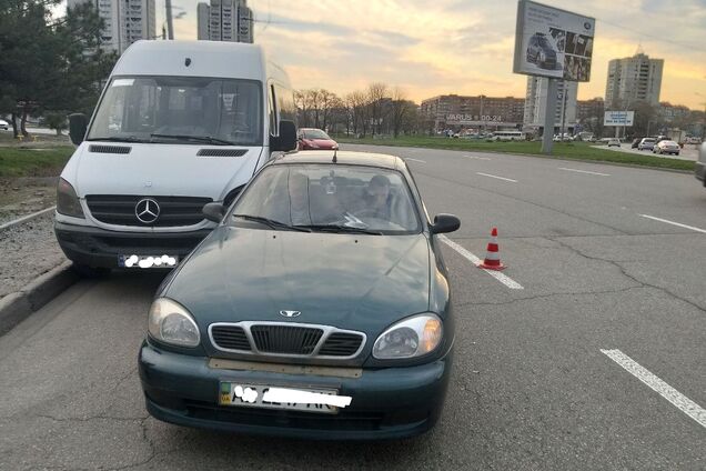 У Дніпрі водій врізався в маршрутку і кидався на поліцейських. Фото