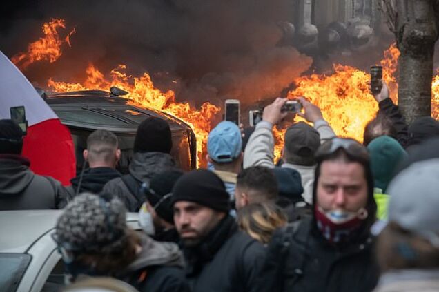 Жовті жилети влаштували протести всупереч карантину