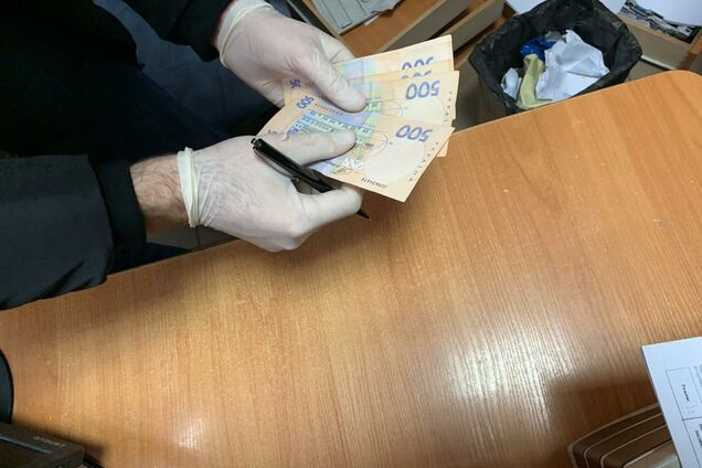 'На горячем': на Галицкой таможне задержали инспектора-взяточницу