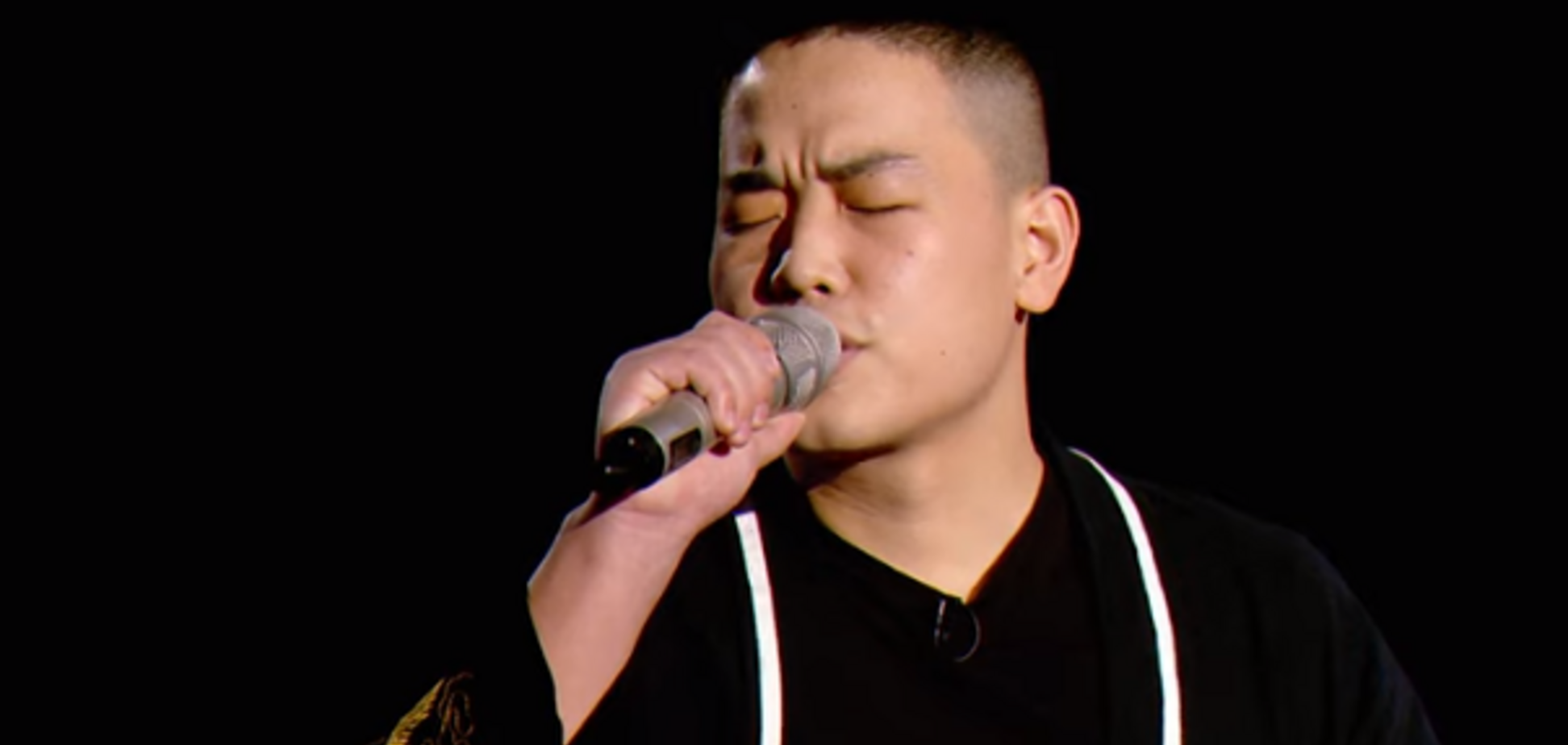 Певец из Китая ошеломил исполнением украинской песни на 'Голосі країни'