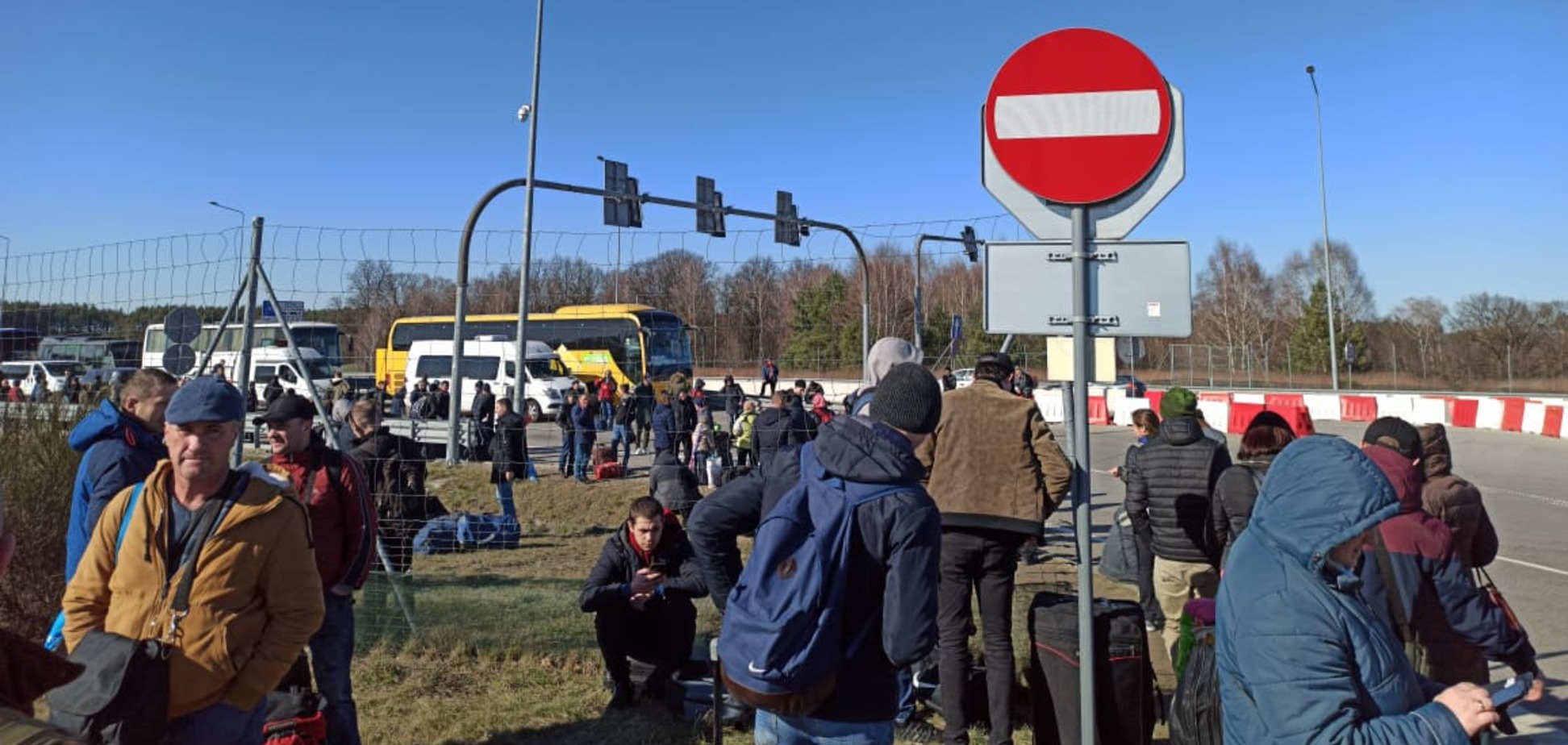 Сотні людей застрягли на кордоні України з Польщею: названі робочі КПП
