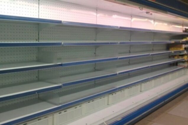 У магазинах "ДНР" закінчуються продукти: люди розгрібають мішками