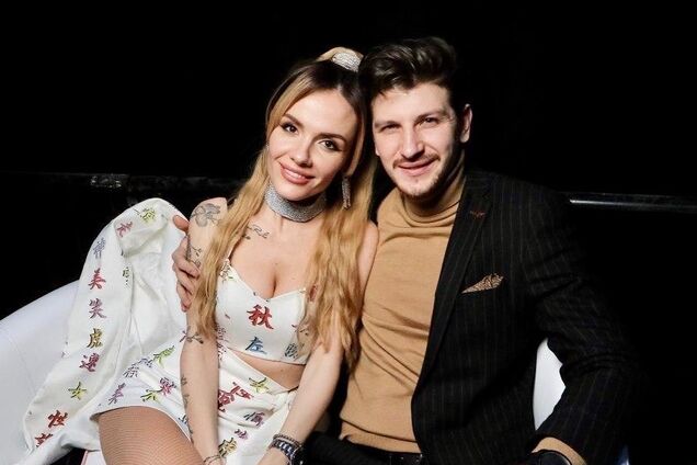 Співачка MamaRika вийшла заміж за КВНщика: перше весільне фото