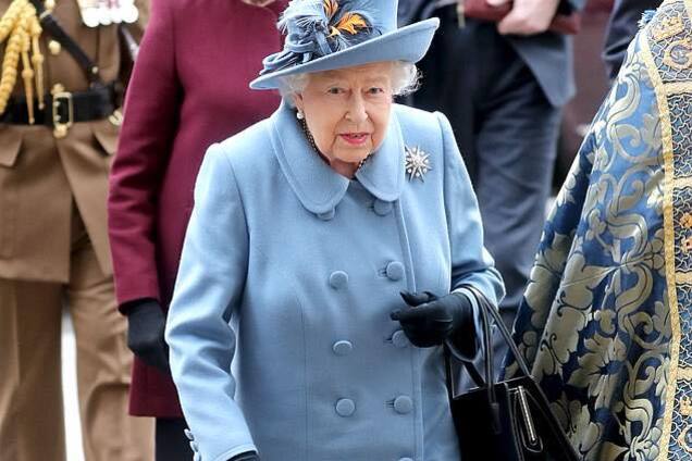 Коронавирус в Великобритании: Королева Елизавета остается со своим народом