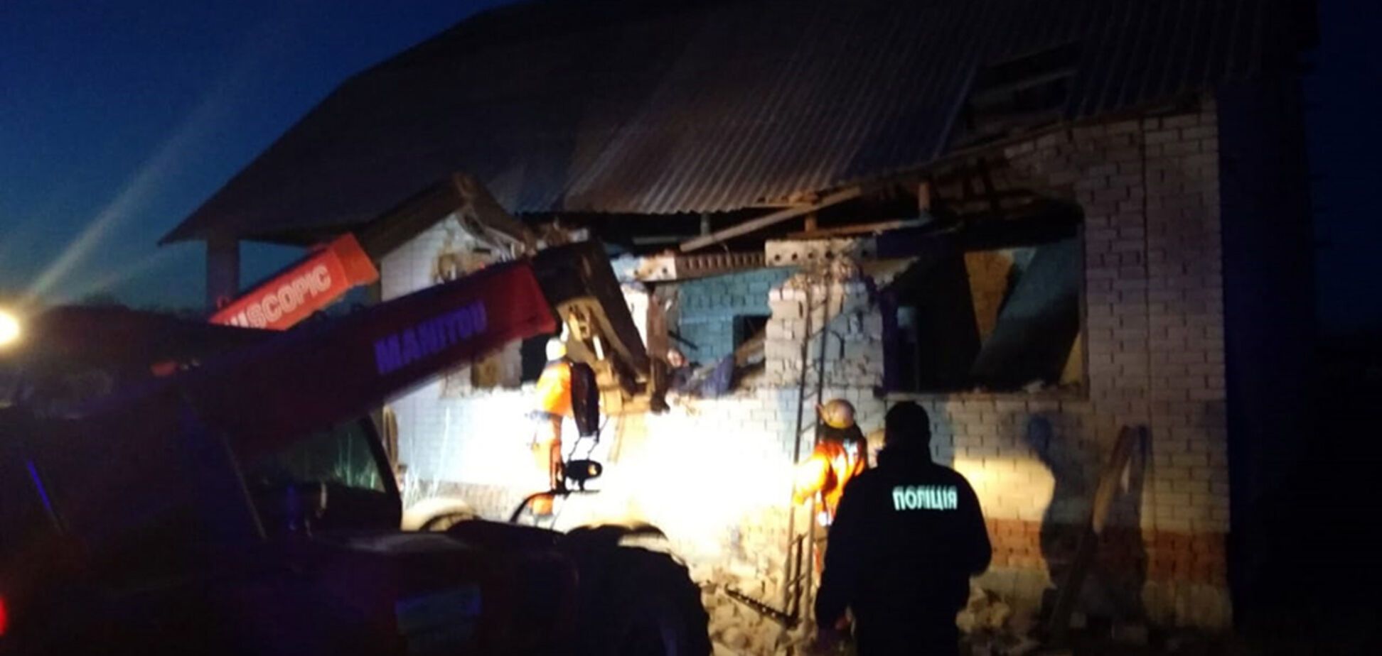 На Днепропетровщине подросток погиб под завалами недостроя. Фото и видео