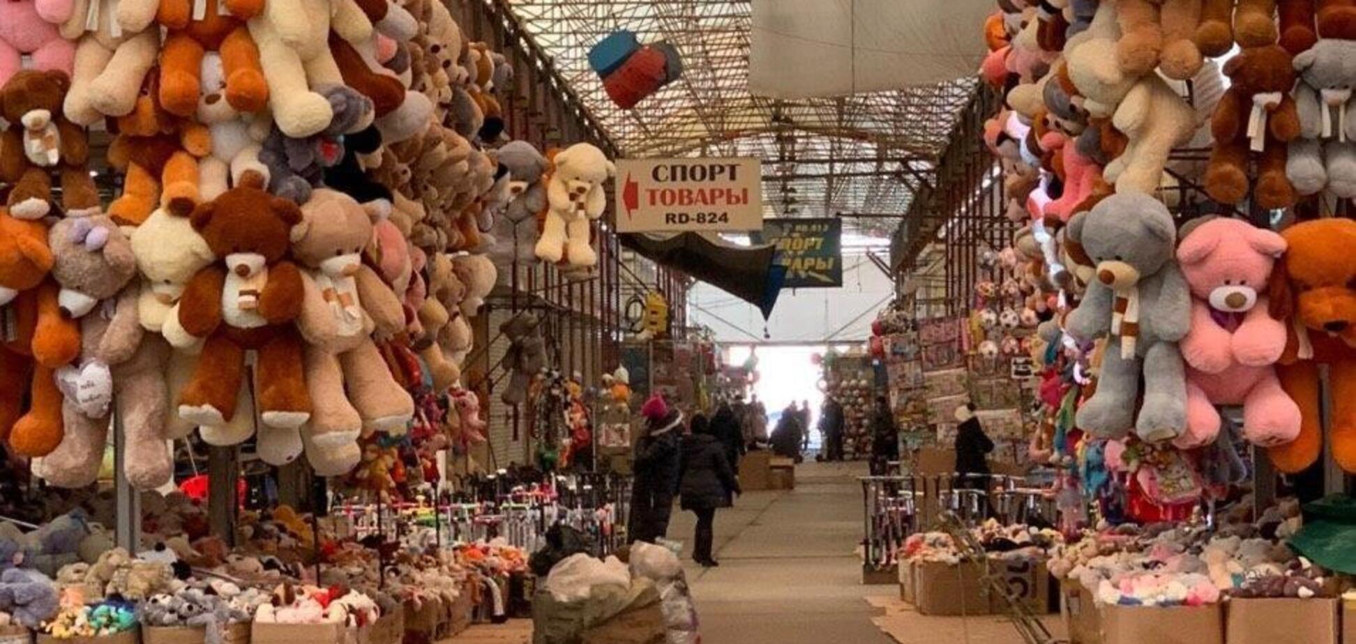 Метро в Харькове и рынок 'Барабашово' работают, несмотря на запрет. Фото и видео