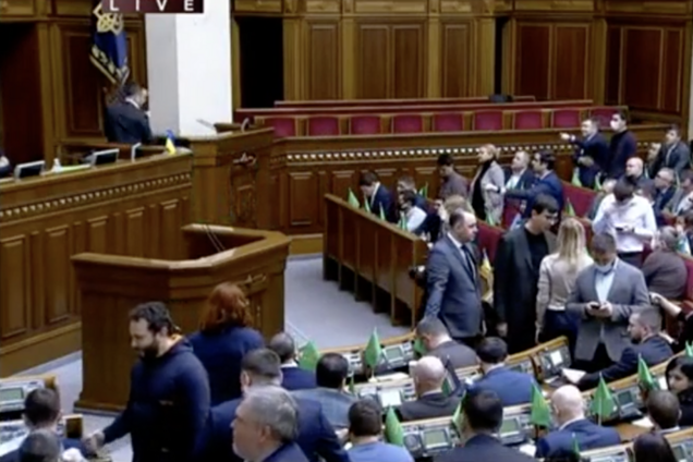 Новий міністр Петрашко осоромився в Раді з кріслом Зеленського. Відео