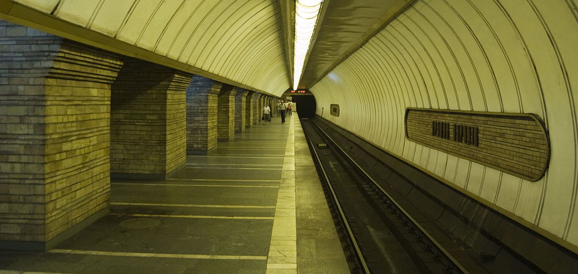 В Киеве закрыли метро: сотрудников начали отправлять в отпуск за свой счет