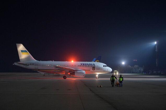 Борт Зеленского отправили эвакуировать украинцев из Вены: доставлены 33 человека