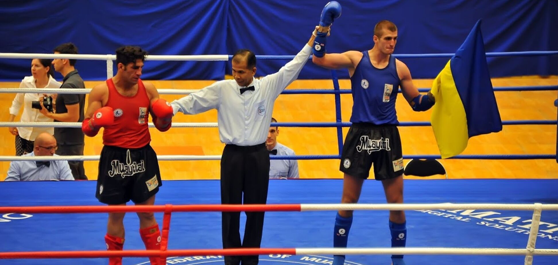 Гігантський український боксер одним рухом відправив суперника у вбивчий нокаут