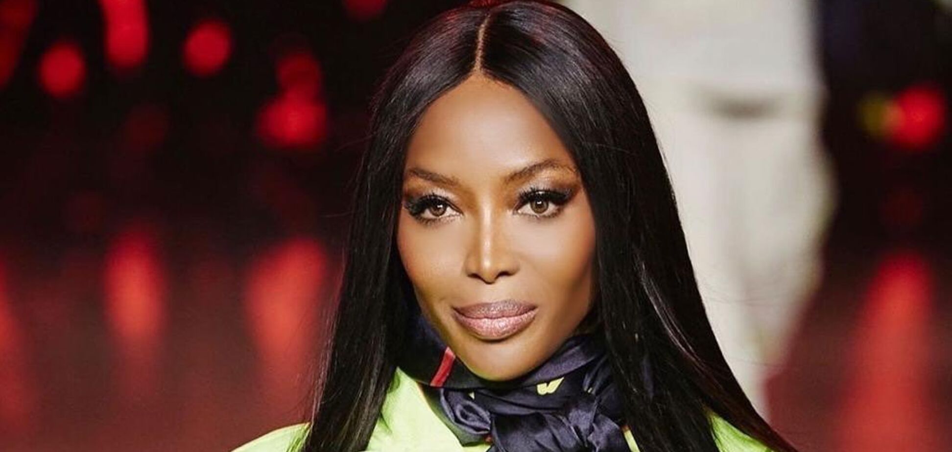 49-річна Кемпбелл показала архівне фото в білизні