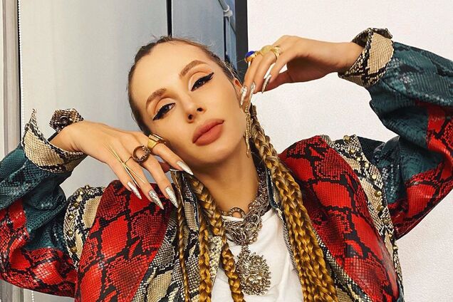 Лобода розлютила мережу шпагатом в вульгарному вбранні